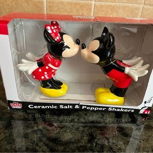 Mickey and Minnie Salt and Pepper Shakers set